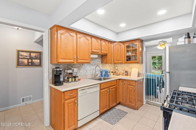 7 Lamp Post Court, Howell, NJ 07731