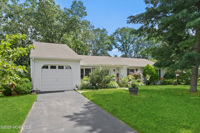 7 Lamp Post Court, Howell, NJ 07731