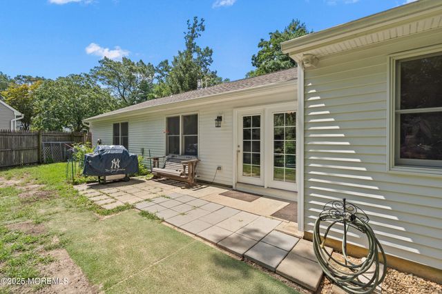 7 Lamp Post Court, Howell, NJ 07731