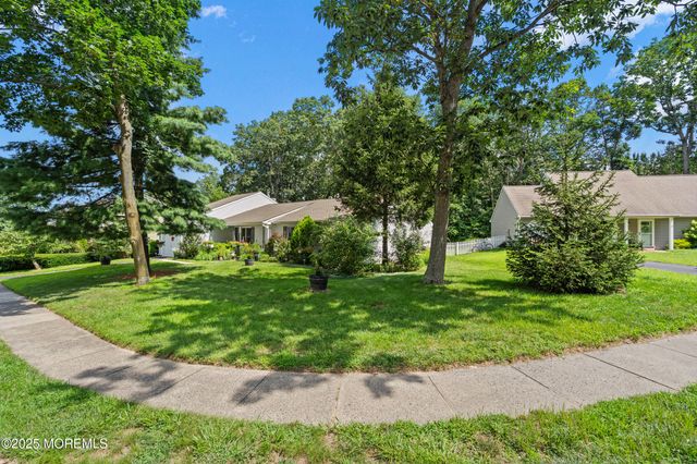 7 Lamp Post Court, Howell, NJ 07731