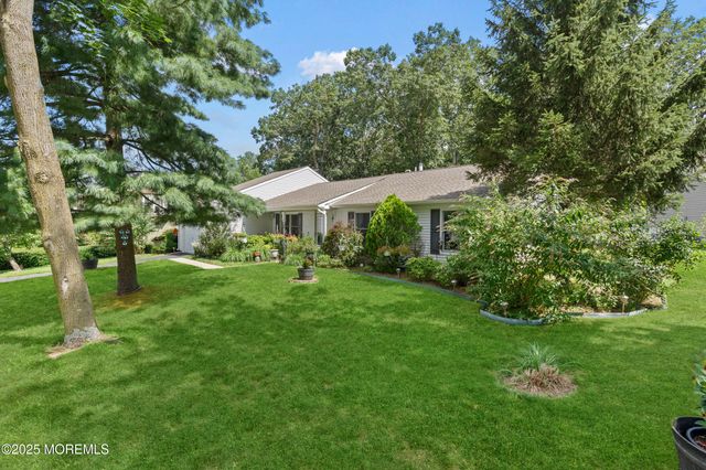 7 Lamp Post Court, Howell, NJ 07731