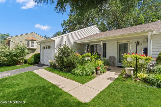 7 Lamp Post Court, Howell, NJ 07731