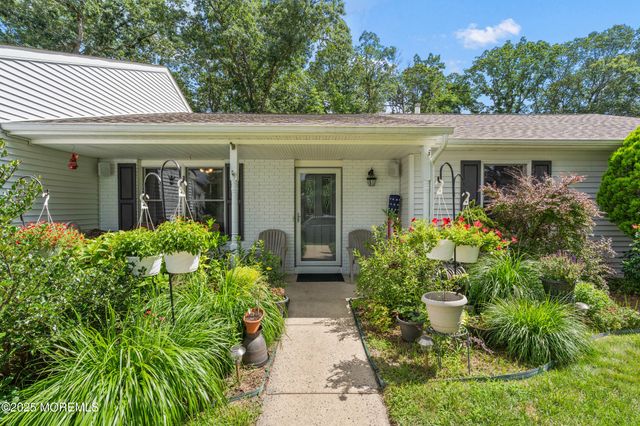 7 Lamp Post Court, Howell, NJ 07731