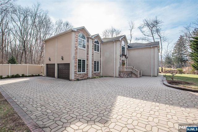 35 Waughaw Road, Montville Township, NJ 07082