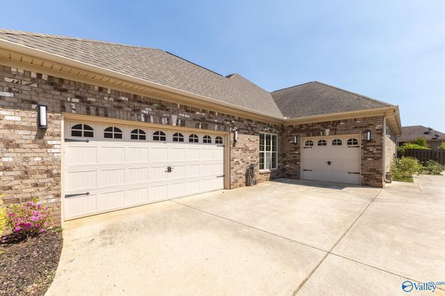 33 Wax Lane SW, Huntsville, AL 35824