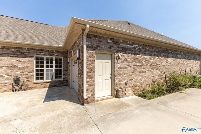 33 Wax Lane SW, Huntsville, AL 35824