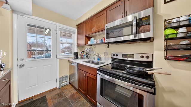 2684 Wooster Road, Rocky River, OH 44116