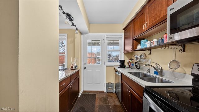 2684 Wooster Road, Rocky River, OH 44116