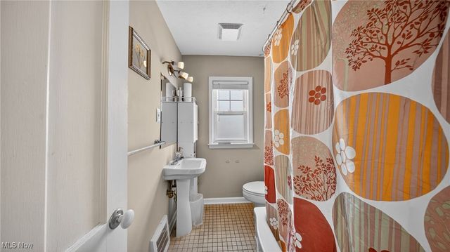 2684 Wooster Road, Rocky River, OH 44116