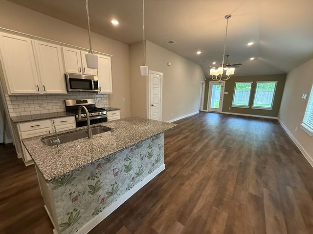 1174 Filly Creek Drive, Alvin, TX 77511