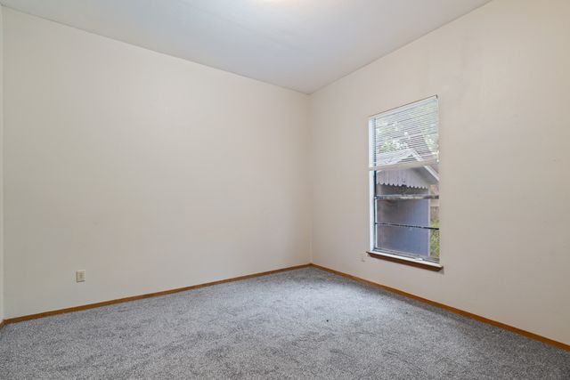 121 NE 8TH, Paris, TX 75460