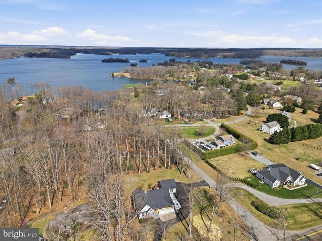 25 TARA WOODS DR, Bumpass, VA 23024