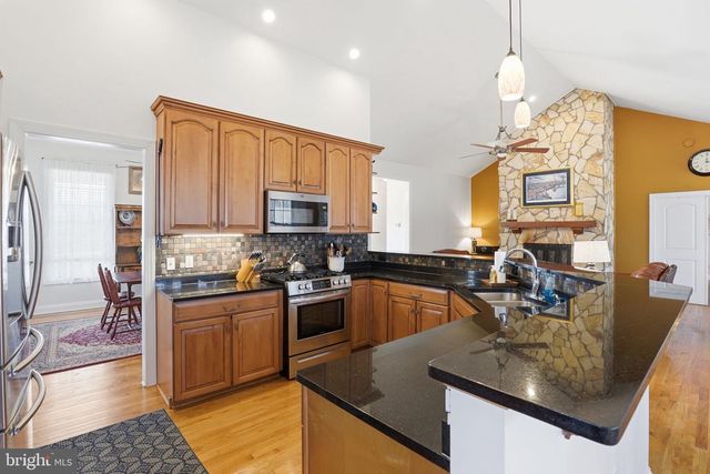 25 TARA WOODS DR, Bumpass, VA 23024