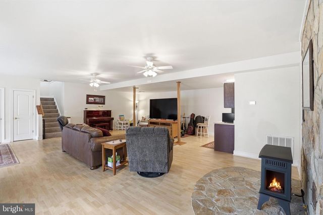 25 TARA WOODS DR, Bumpass, VA 23024