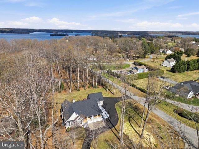 25 TARA WOODS DR, Bumpass, VA 23024