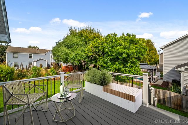 1718 Jeanette Avenue, St. Charles, IL 60174