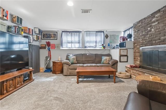 3204 NE 66th Street, Gladstone, MO 64119