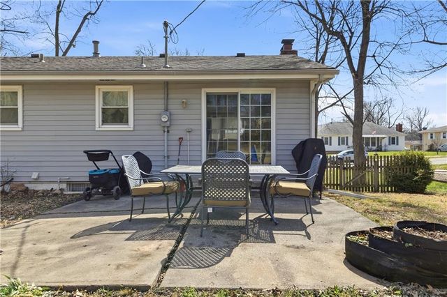 3204 NE 66th Street, Gladstone, MO 64119