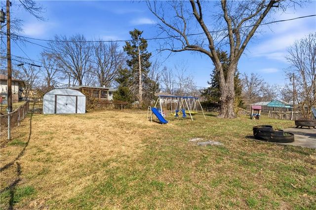 3204 NE 66th Street, Gladstone, MO 64119