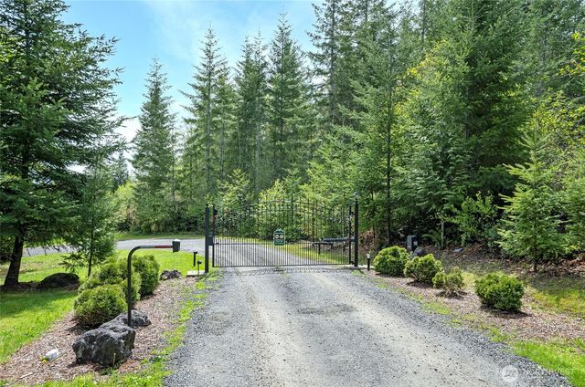 770 E April Avenue, Grapeview, WA 98546