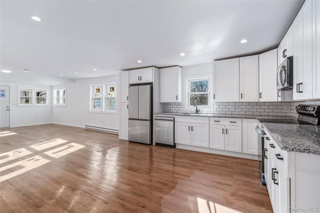 450 Munsell Road, East Patchogue, NY 11772