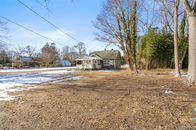 450 Munsell Road, East Patchogue, NY 11772