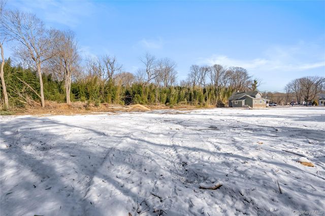 450 Munsell Road, East Patchogue, NY 11772