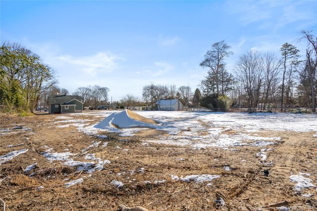 450 Munsell Road, East Patchogue, NY 11772