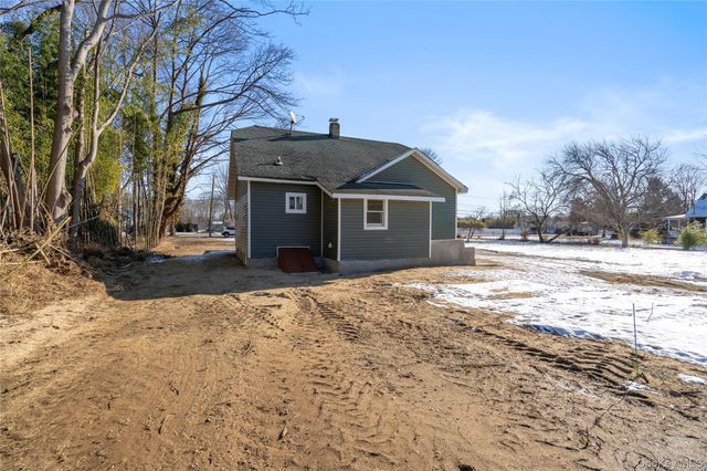 450 Munsell Road, East Patchogue, NY 11772