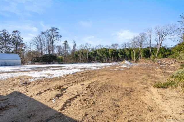 450 Munsell Road, East Patchogue, NY 11772