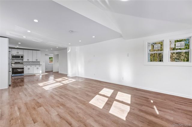 450 Munsell Road, East Patchogue, NY 11772