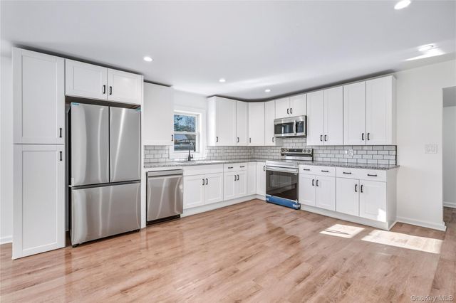 450 Munsell Road, East Patchogue, NY 11772