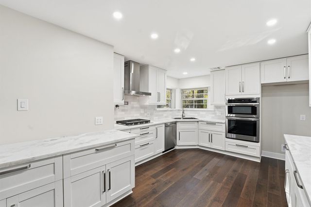 2 Rolling Mill Ln, The Woodlands, TX 77380