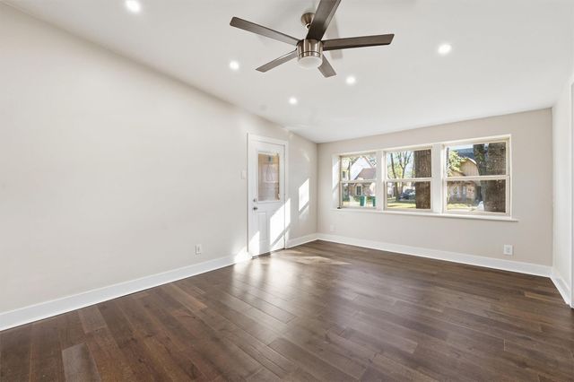 2 Rolling Mill Ln, The Woodlands, TX 77380
