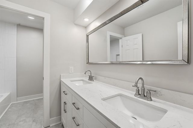 2 Rolling Mill Ln, The Woodlands, TX 77380