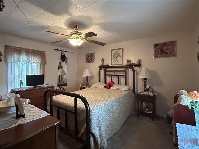 42 Walnut Ave, Dunbar, PA 15431