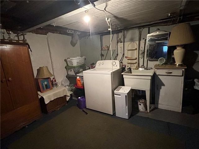 42 Walnut Ave, Dunbar, PA 15431