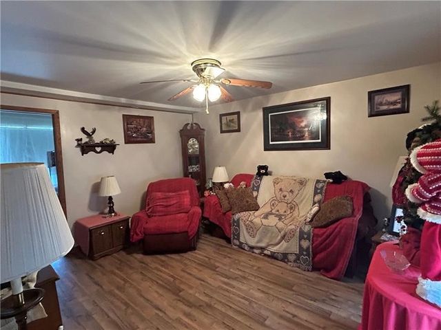 42 Walnut Ave, Dunbar, PA 15431