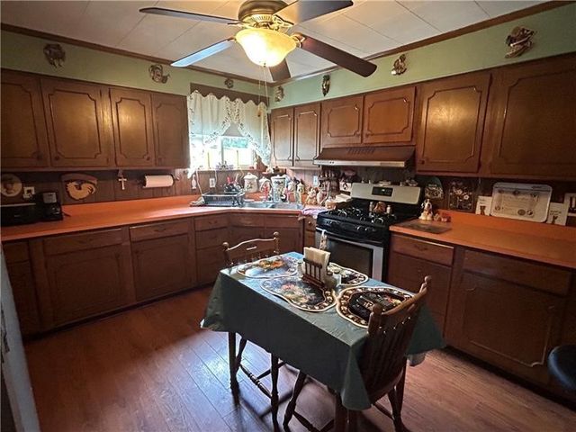 42 Walnut Ave, Dunbar, PA 15431