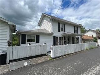 42 Walnut Ave, Dunbar, PA 15431