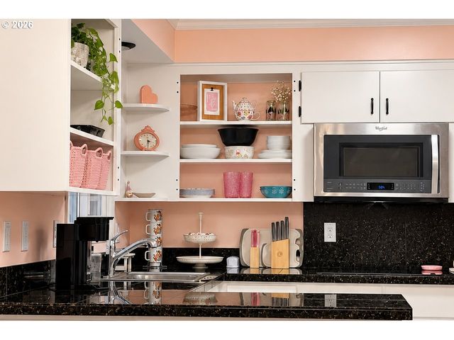 2872 SUFFOLK Ct, Eugene, OR 97401