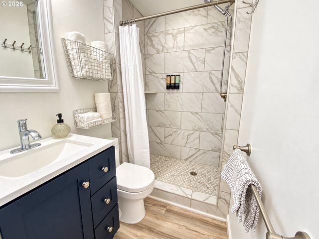 2872 SUFFOLK Ct, Eugene, OR 97401