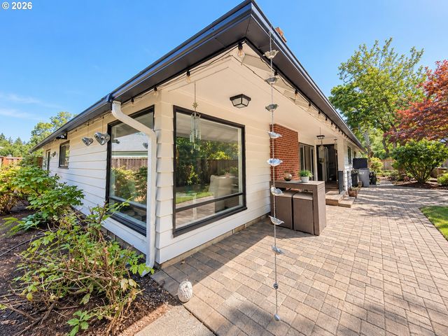2872 SUFFOLK Ct, Eugene, OR 97401
