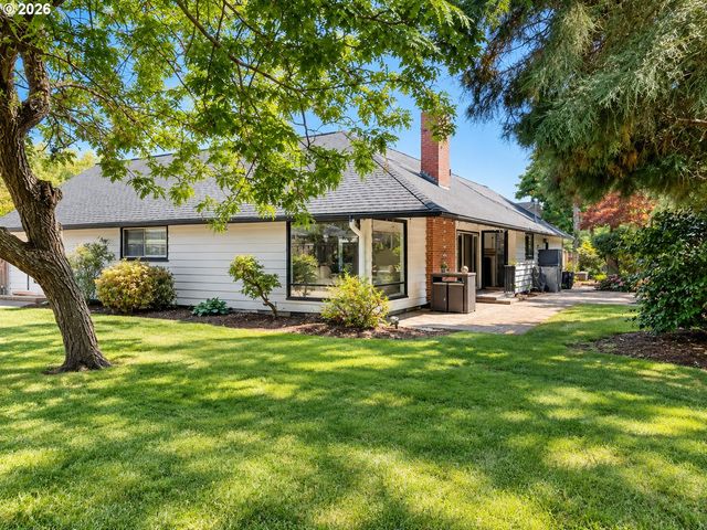 2872 SUFFOLK Ct, Eugene, OR 97401
