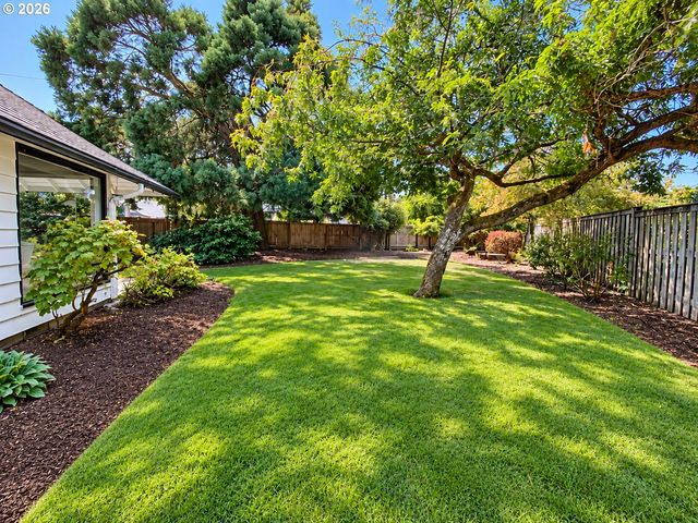 2872 SUFFOLK Ct, Eugene, OR 97401