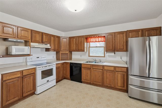 7404 Sioux Avenue, Reasnor, IA 50232