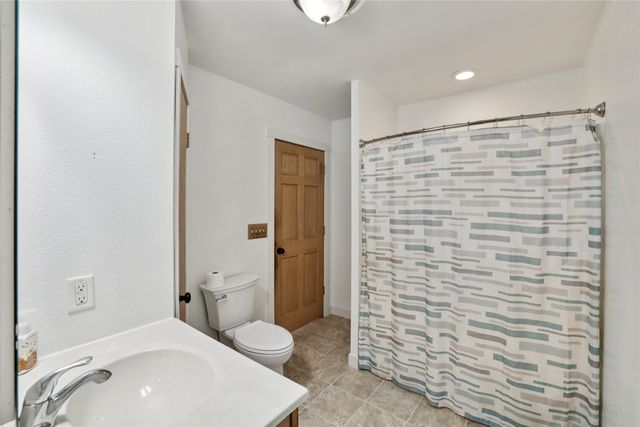 7404 Sioux Avenue, Reasnor, IA 50232