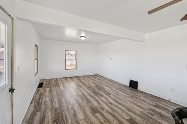 7404 Sioux Avenue, Reasnor, IA 50232