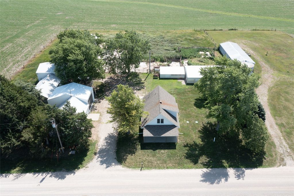 7404 Sioux Avenue, Reasnor, IA 50232
