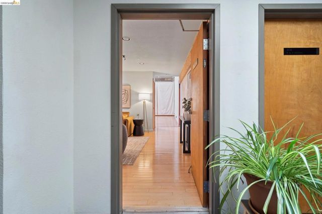 530 E 8Th St 207, Oakland, CA 94606